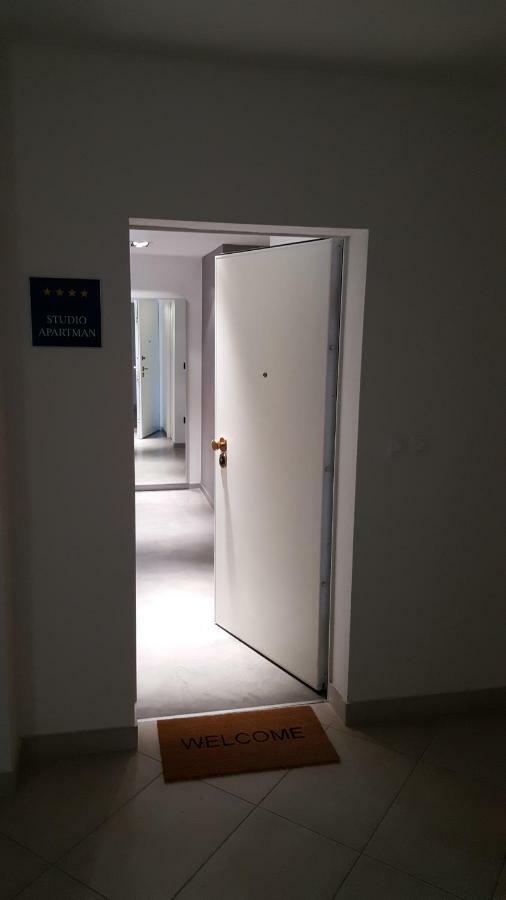 Apartman Vip, With Free Garage Parking プーラ エクステリア 写真
